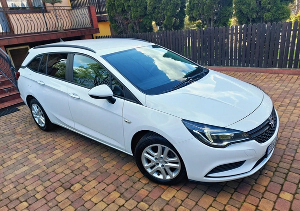 Opel Astra cena 35900 przebieg: 197000, rok produkcji 2017 z Zawiercie małe 667